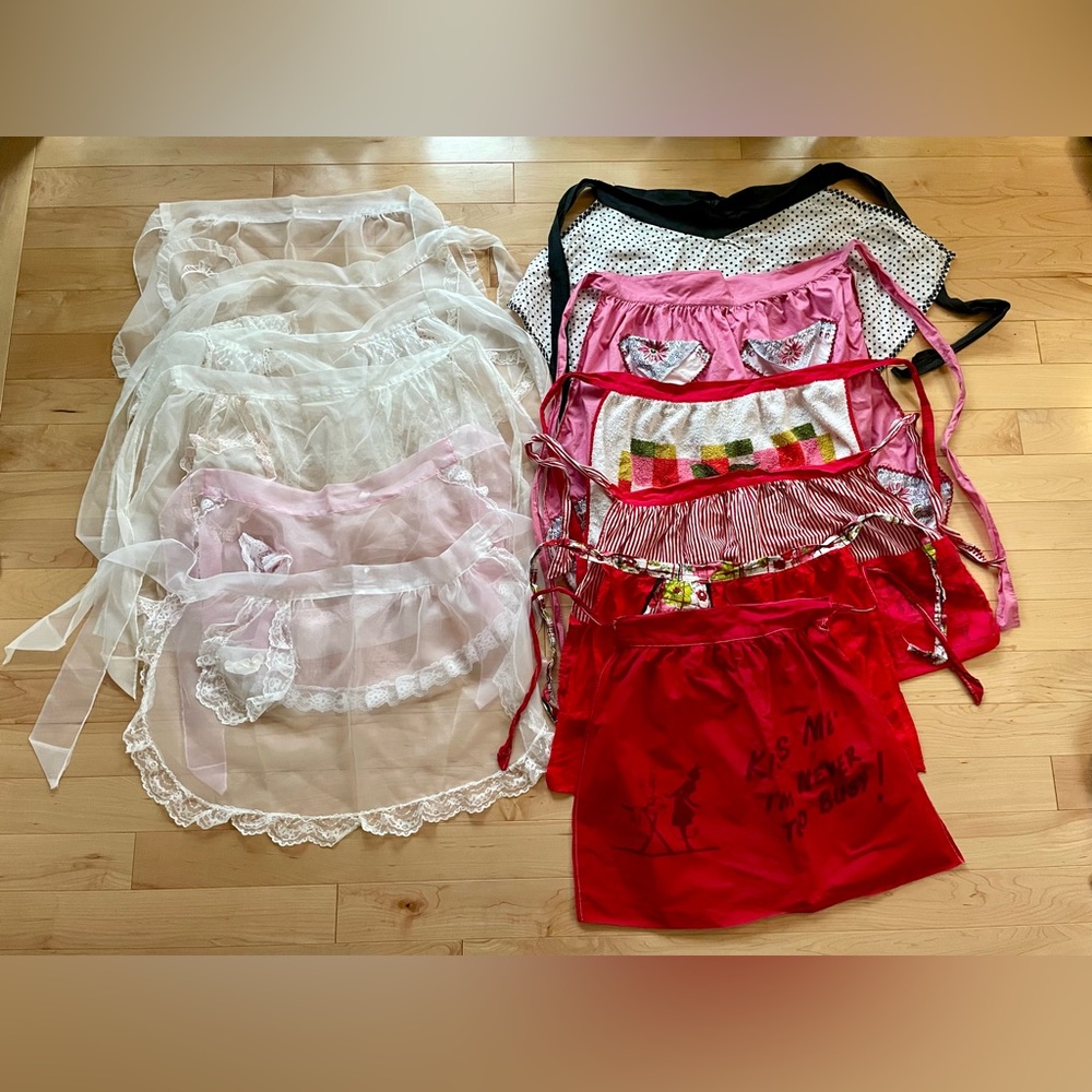 Lot of 12 Vintage 1950’s aprons